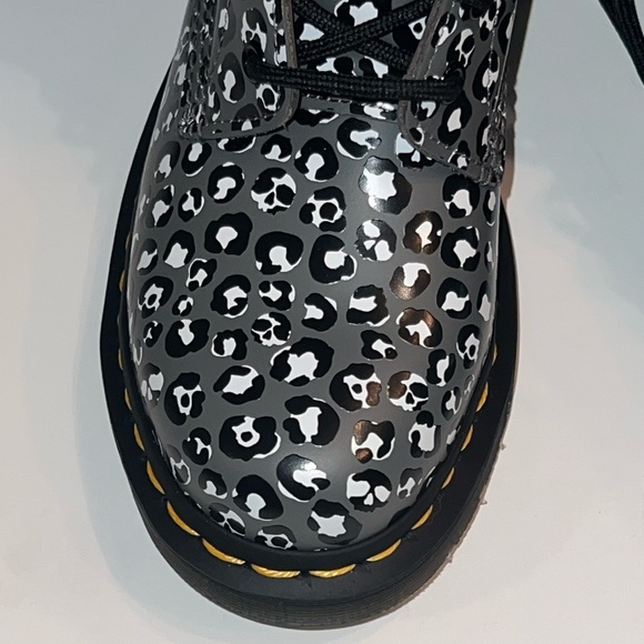 Dr Marten’s 1460 grey leopard print leather boots-Women size 6 & 8-2 pairs-NWOT - Picture 5 of 13